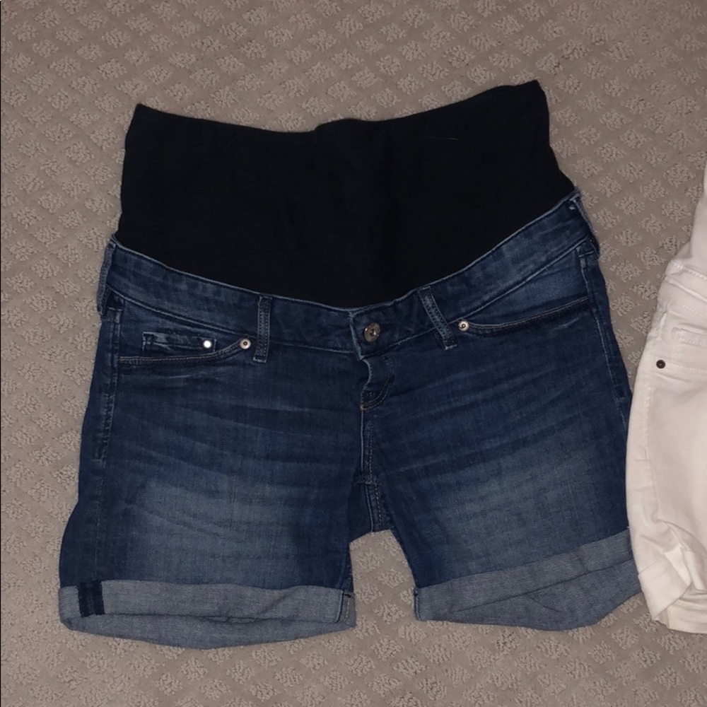 H&M maternity shorts in excellent condition !